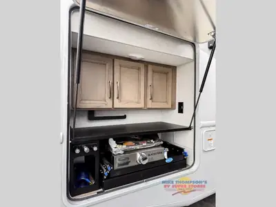 2026 Thor Motor Coach Hurricane photo 6