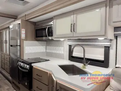2026 Thor Motor Coach Hurricane photo 21