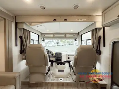 2026 Thor Motor Coach Hurricane photo 11
