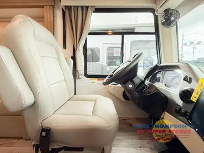2026 Thor Motor Coach Hurricane photo 9