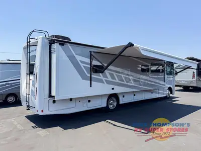 2026 Thor Motor Coach Hurricane photo 6