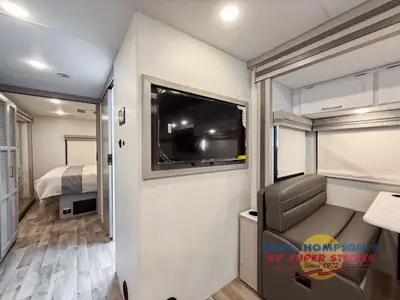 2026 Thor Motor Coach Hurricane photo 21