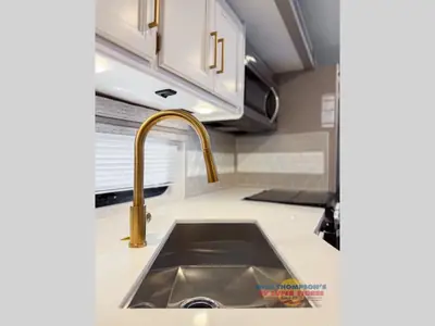 2026 Thor Motor Coach Hurricane photo 23