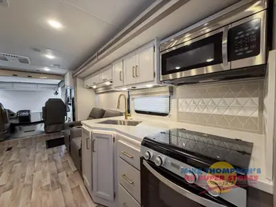 2026 Thor Motor Coach Hurricane photo 29