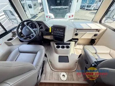 2026 Thor Motor Coach Hurricane photo 9
