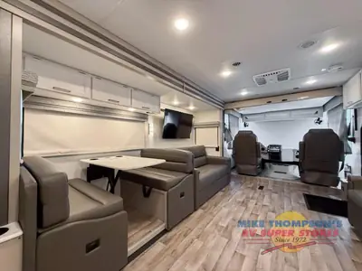 2026 Thor Motor Coach Hurricane photo 19
