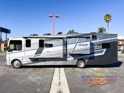 2026 Thor Motor Coach Outlaw Wild West Edition photo 4