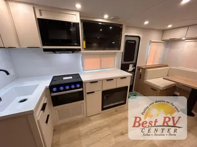2026 Winnebago Thrive photo 43