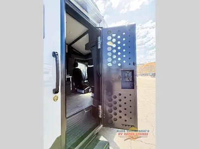 2026 Tiffin Motorhomes Open Trail photo 9