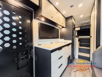 2026 Tiffin Motorhomes Open Trail photo 19