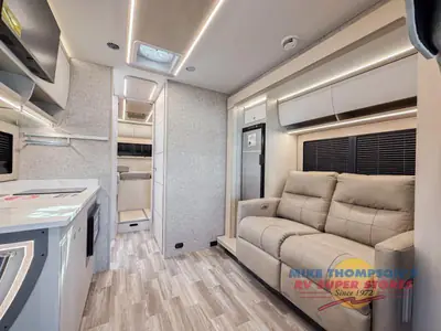2026 Tiffin Motorhomes Wayfarer photo 9