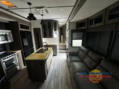 2022 Alliance RV Valor photo 7