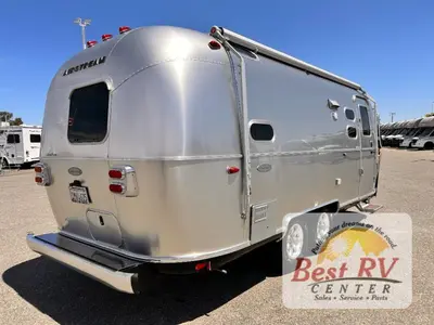 2017 Airstream Flying Cloud photo 3