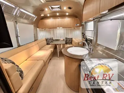 2017 Airstream Flying Cloud photo 9
