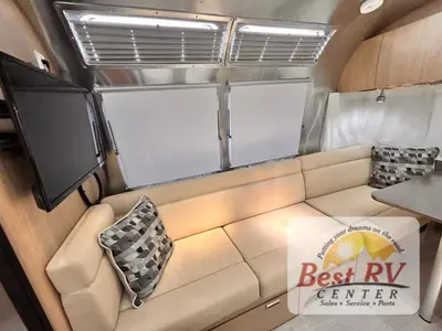 2017 Airstream Flying Cloud photo 15