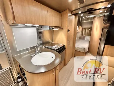 2017 Airstream Flying Cloud photo 37