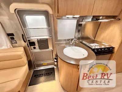 2017 Airstream Flying Cloud photo 42