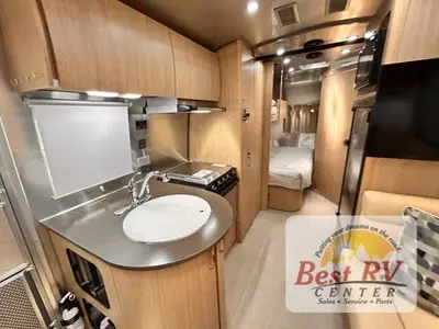 2017 Airstream Flying Cloud photo 36
