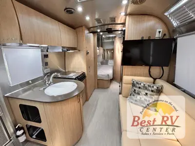 2017 Airstream Flying Cloud photo 34