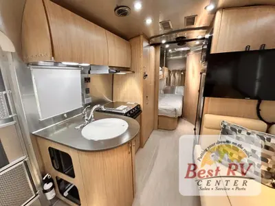 2017 Airstream Flying Cloud photo 35