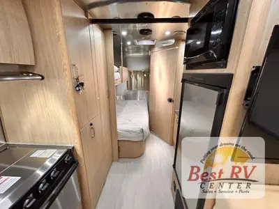 2017 Airstream Flying Cloud photo 48