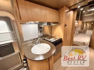 2017 Airstream Flying Cloud photo 39