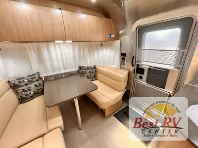 2017 Airstream Flying Cloud photo 23