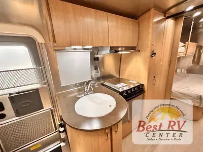 2017 Airstream Flying Cloud photo 38