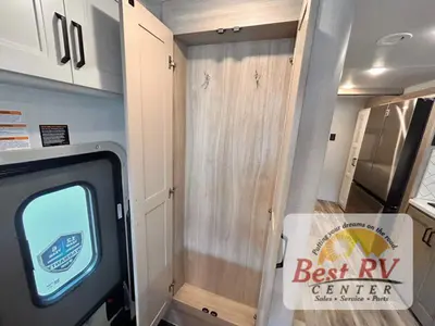 2027 Thor Motor Coach Inception photo 33