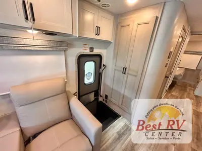 2027 Thor Motor Coach Inception photo 31