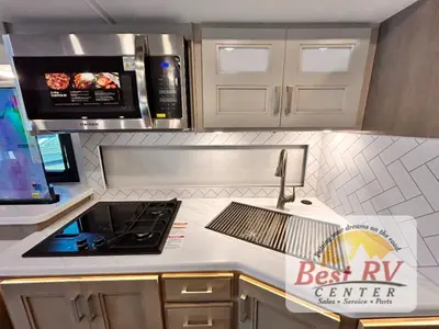2027 Thor Motor Coach Inception photo 38