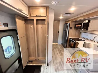 2027 Thor Motor Coach Omni Trail photo 33