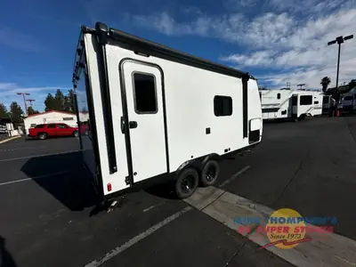 2024 Coachmen RV Freedom Express Blast photo 5