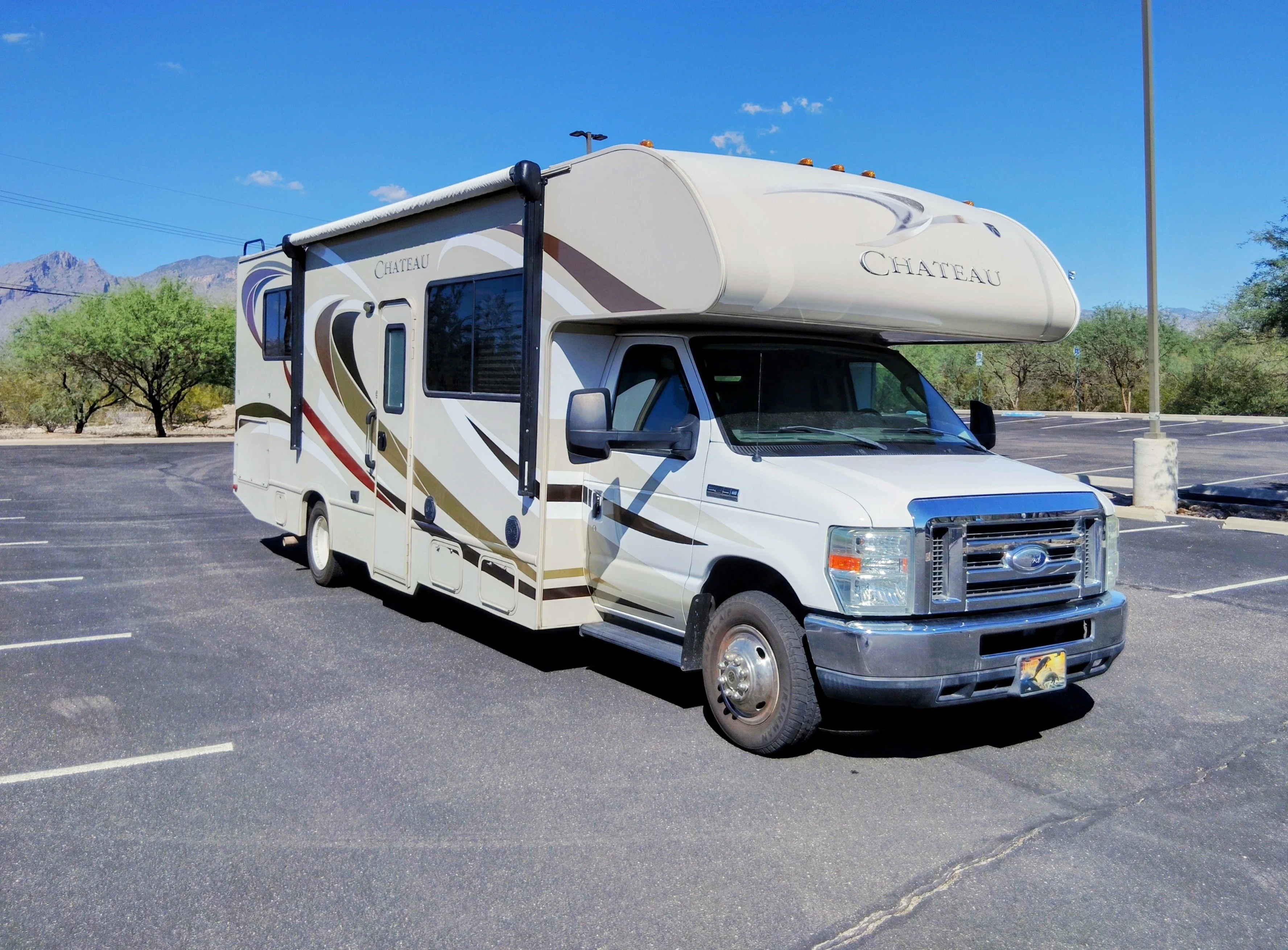 2015 THOR MOTOR COACH CHATEAU exterior