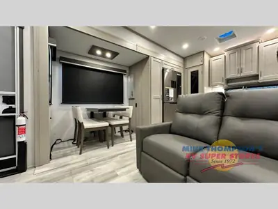2025 Grand Design Influence photo 9
