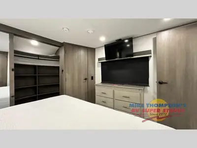 2025 Grand Design Influence photo 16
