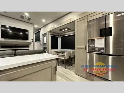 2025 Grand Design Influence photo 12