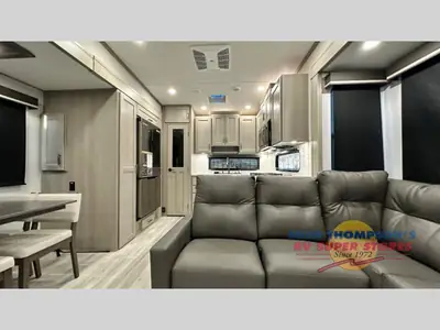 2025 Grand Design Influence photo 6