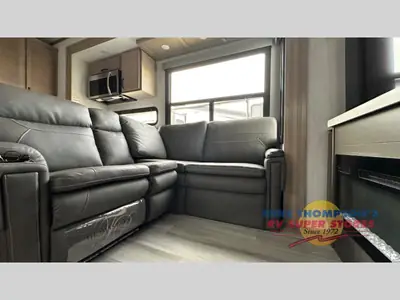 2025 Grand Design Momentum M-Class photo 17