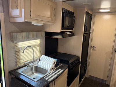 2019 WINNEBAGO MICRO MINNIE photo 12