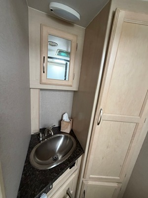 2019 WINNEBAGO MICRO MINNIE photo 18