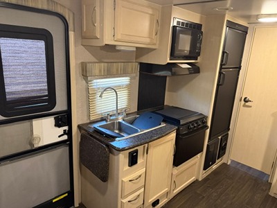 2019 WINNEBAGO MICRO MINNIE photo 25