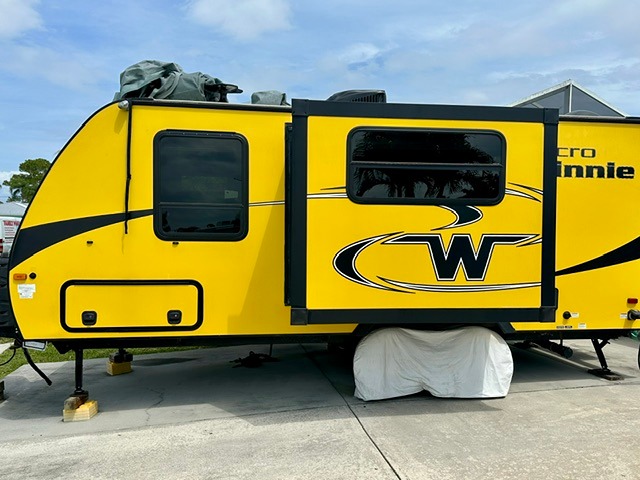2019 WINNEBAGO MICRO MINNIE exterior