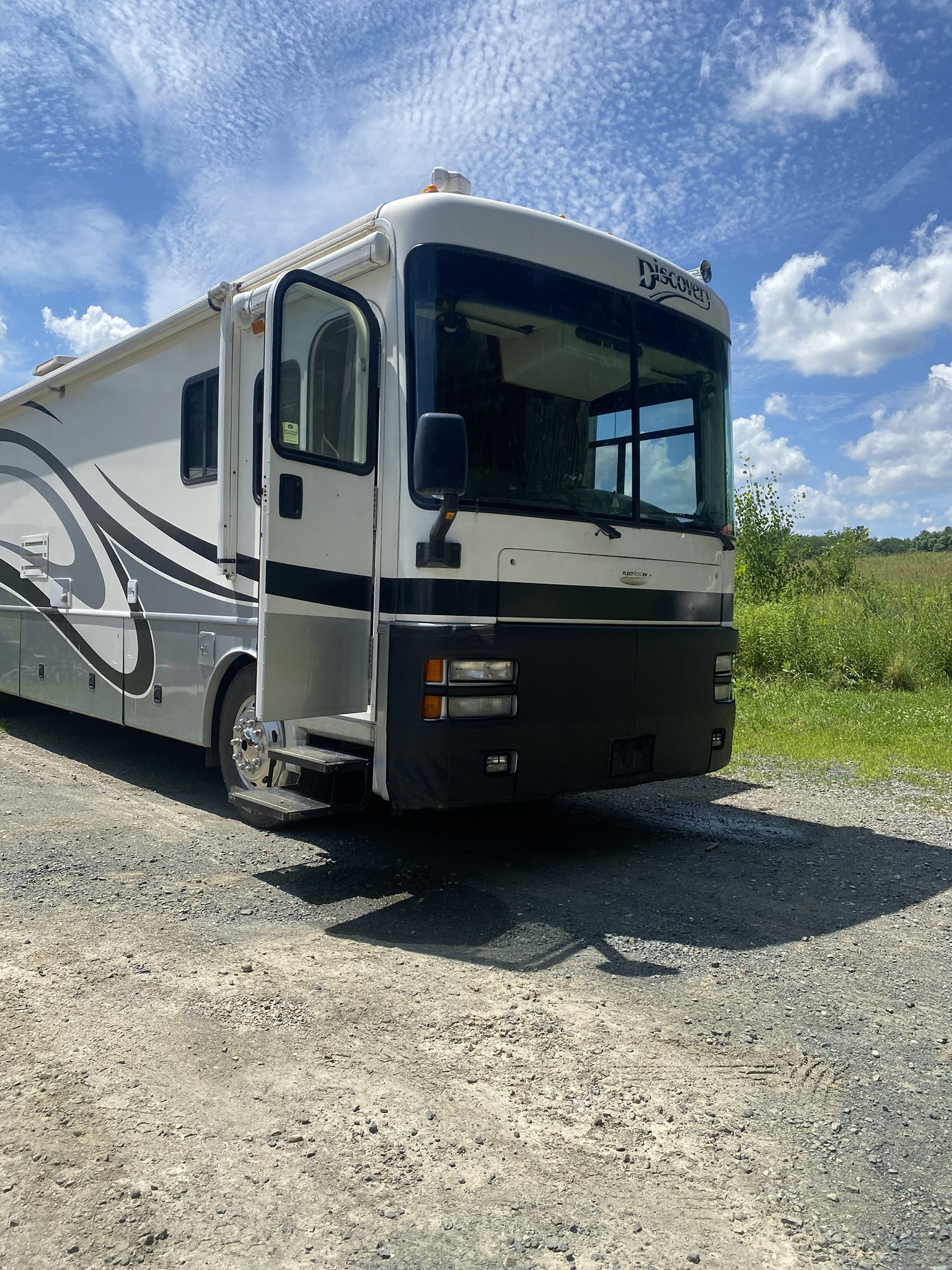 2002 FLEETWOOD DISCOVERY exterior