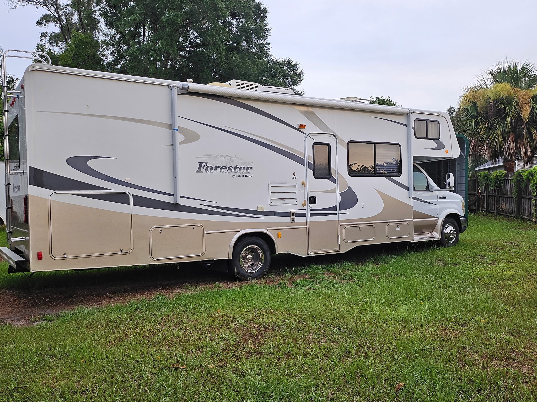 2010 FOREST RIVER FORESTER exterior