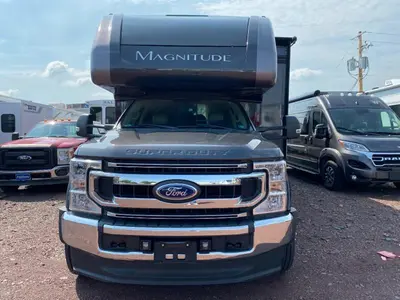 2021 Thor Motor Coach Magnitude photo 2