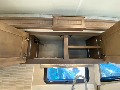 2021 Thor Motor Coach Magnitude photo 30