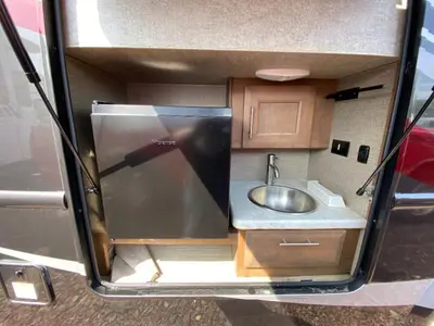 2021 Thor Motor Coach Magnitude photo 14