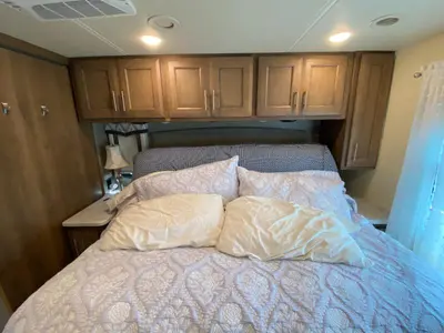 2021 Thor Motor Coach Magnitude photo 43