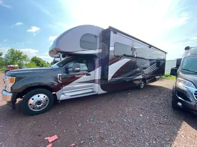 2021 Thor Motor Coach Magnitude photo 10